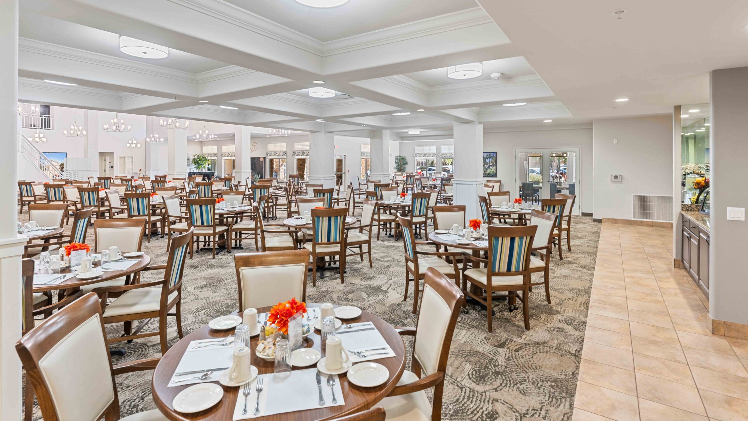 The dining room at The Palms at La Quinta set for mealtime